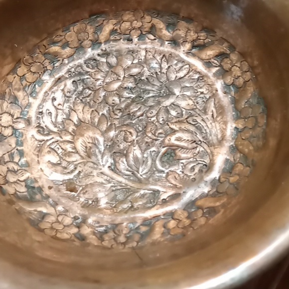 Copper vintage serving bowl and other copper kitchenware. - Picture 3 of 7